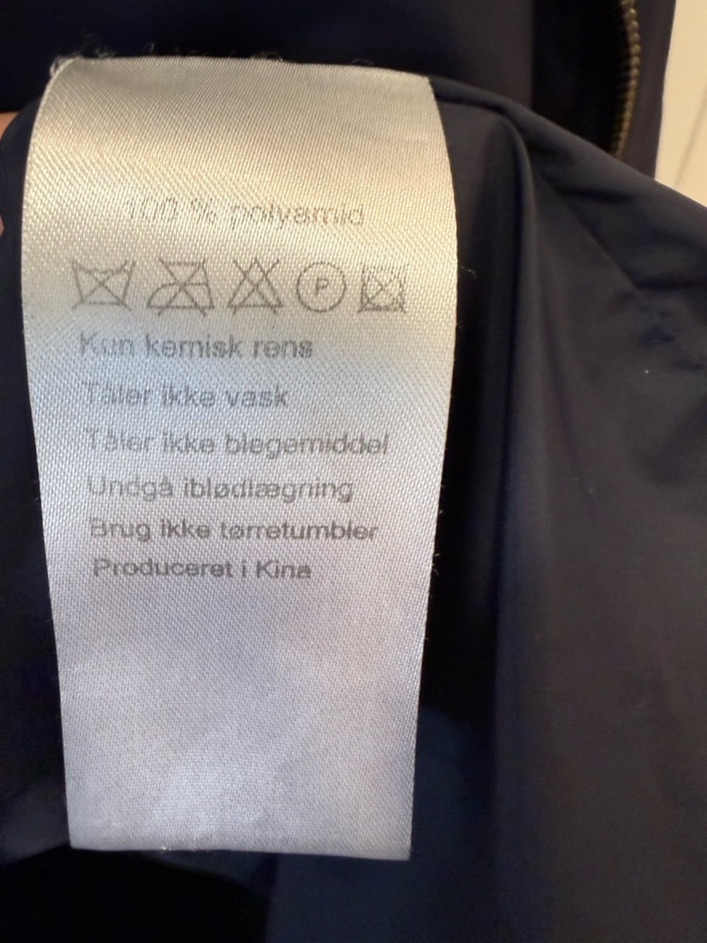 Masai Copenhagen Diamond-Quilted Longline Puffer Jacket in Navy - Picture 4 of 10